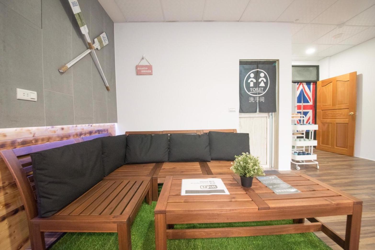 Deer Traveler Hostel Юйчі Екстер'єр фото