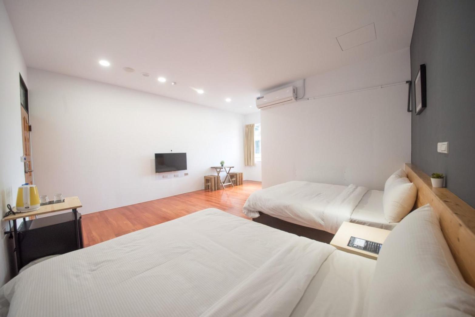 Deer Traveler Hostel Юйчі Екстер'єр фото