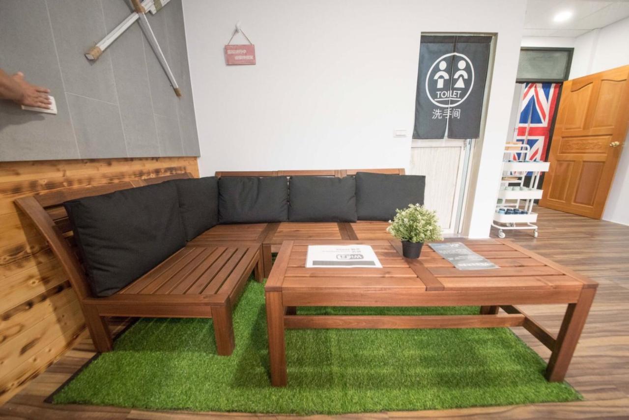 Deer Traveler Hostel Юйчі Екстер'єр фото